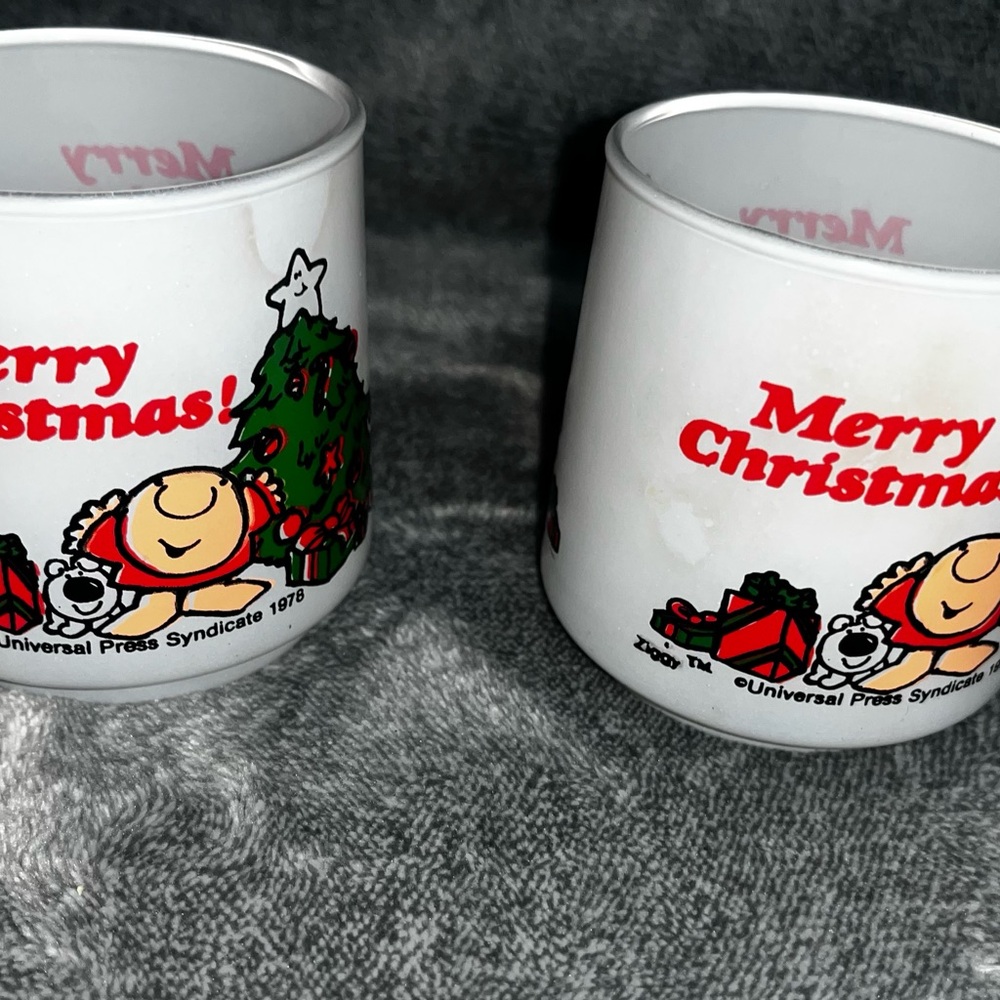 Ziggy Universal Press Syndicate 1978 Merry Christmas! Milkglass Candle Holder